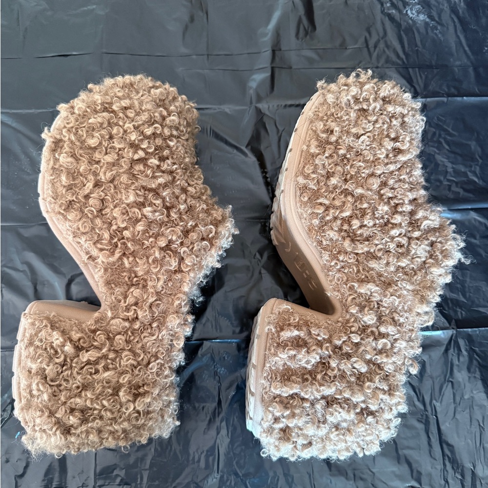 CROCS Classic Faux Doodle Fur Clogs Size 9 Woman’s - Picture 9 of 10